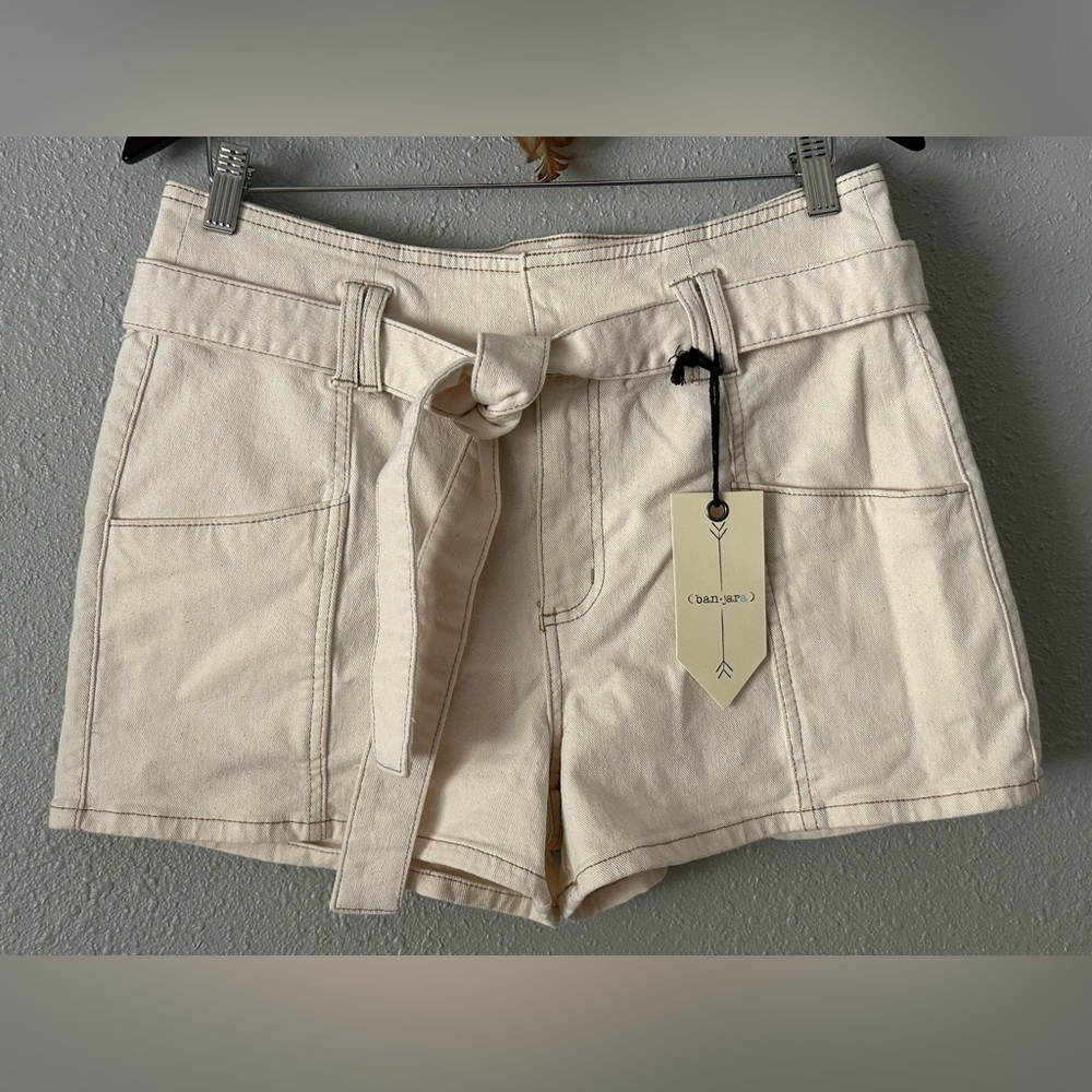Banjara Canvas Beige Belted High-Rise Shorts Size 13/30 NWT Pockets Casual Denim